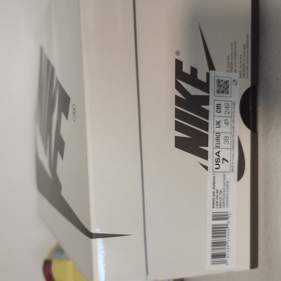 SOLD Travis Scott Jordan Low. - Picture 6 of 7